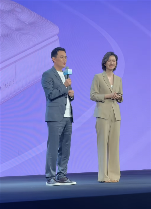 王腾：苹果华为是伟大的企业 在帮大家做手机和电动车